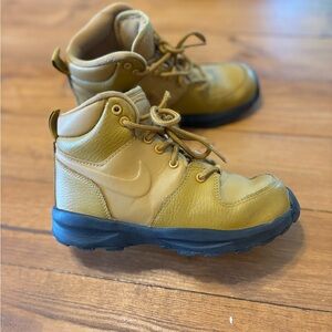 Nike Manoa 17 Leather Kids Hiking Boots Size 13 EXCELLENT!
